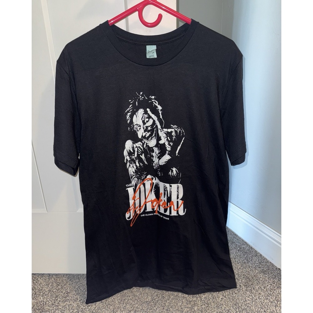 The‎ Joker size Large NWOT Soft Black Shirt Unisex Batman